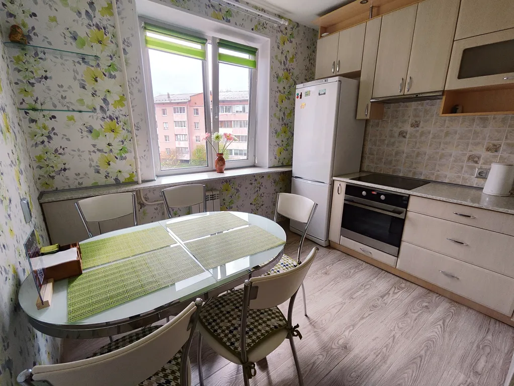 Большая 2-комнатная квартира с большой кухней, рядом озеро