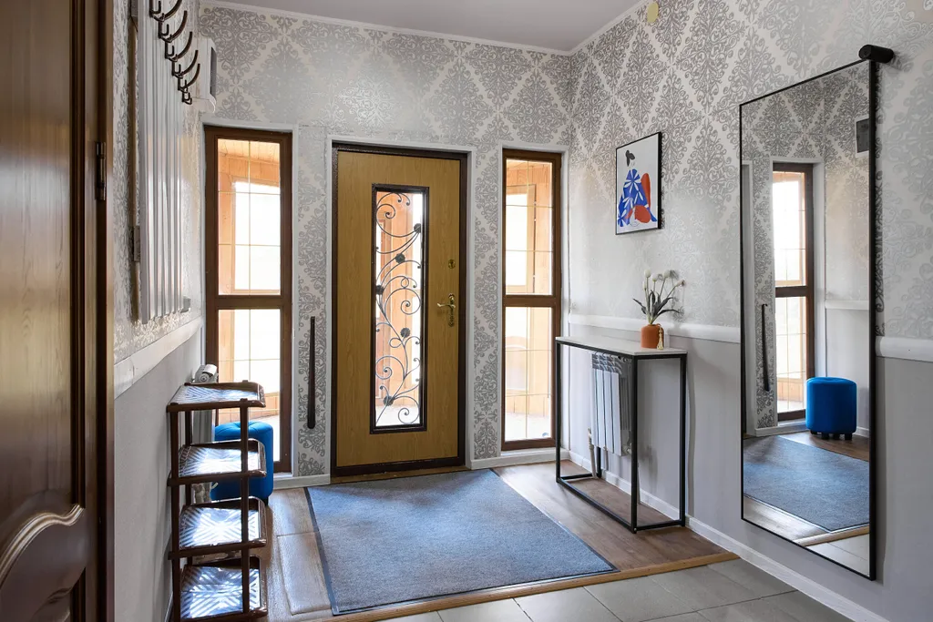 Дом с видом на монастырь