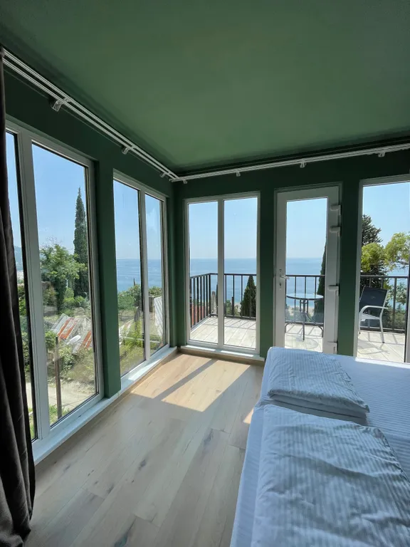 Квартира Двухкомнатный четырехместный номер с видом на море — аренда посуточно в Гагра