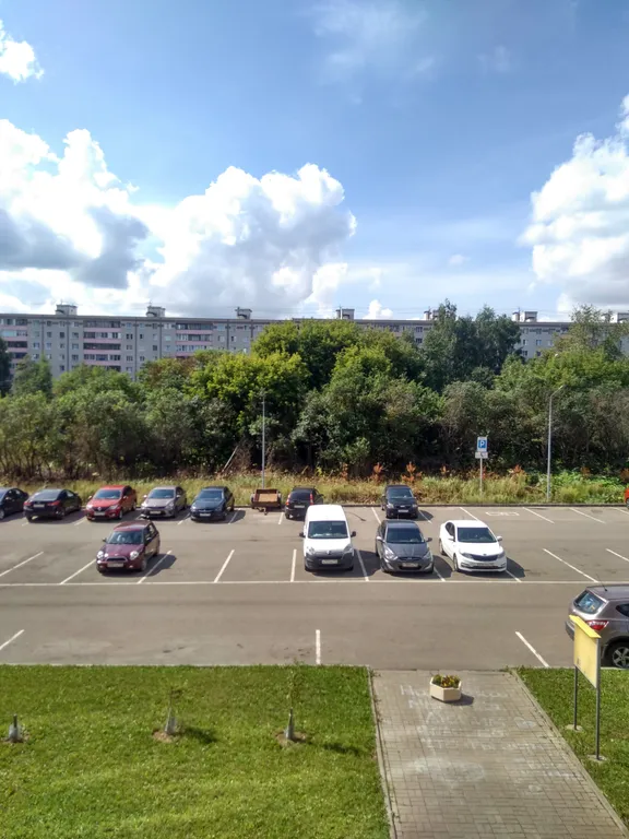 Просторная светлая двухкомнатная квартира в современном доме