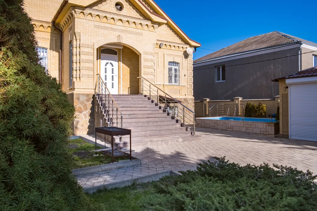 Коттедж Просторный дом, бассейн с подогревом — аренда посуточно в Ессентуки