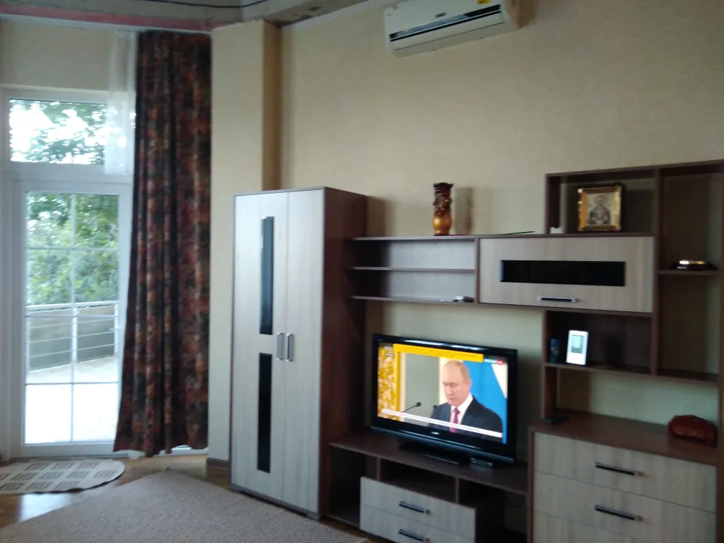 Двухкомнатная квартира с большой видовой террасой, отдельным входом — аренда посуточно в Кореиз