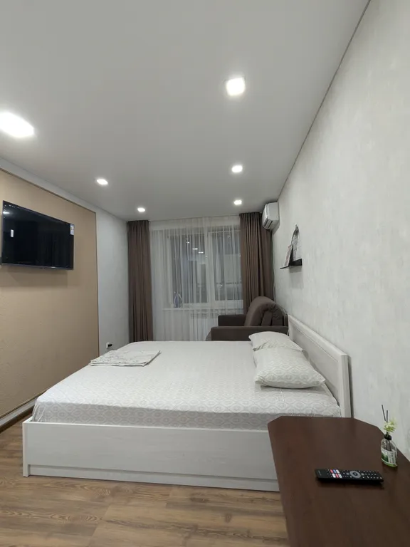 Уютная однокомнатна квартира, шикарный вид из окна