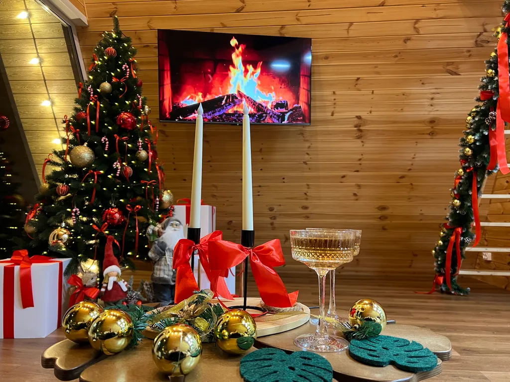 Коттедж А фрейм большой с видом на озеро, баней на дровах и чаном сибирским — аренда посуточно в Тюмень