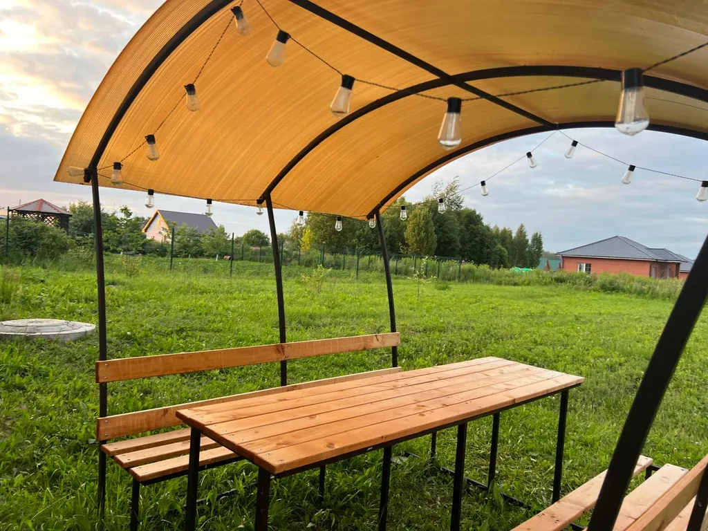 Дом Под Покровом на тихой улице с видом на монастырь