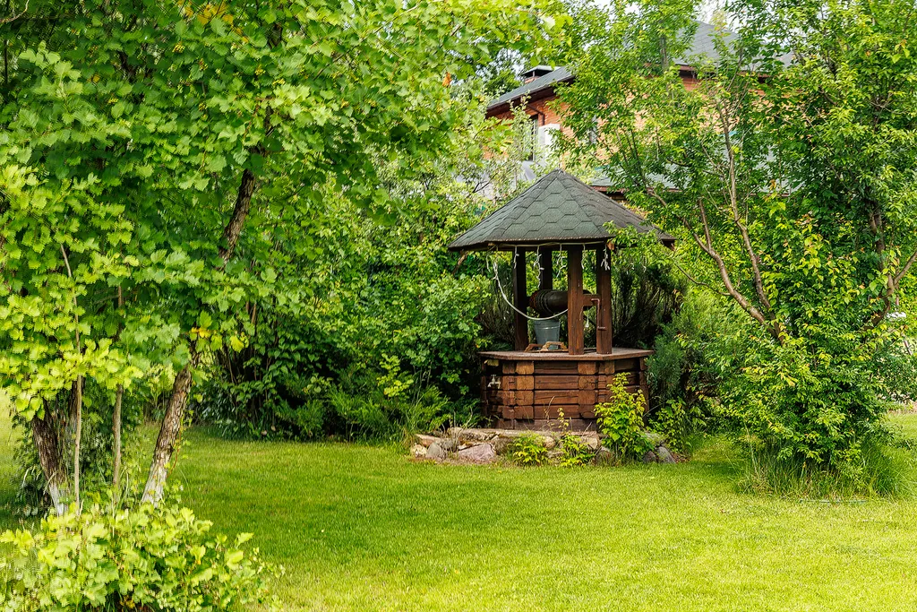 Современный дом с бассейном и сауной для большой компании