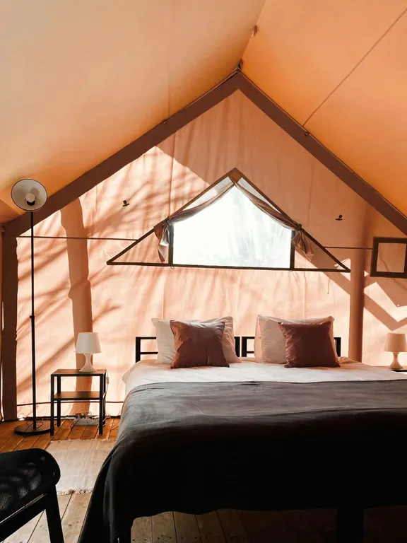 Шатер Комфорт с видом на Куршский залив