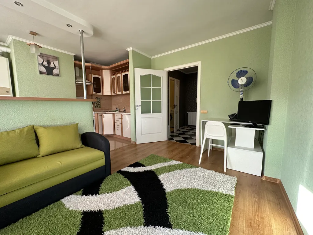 Квартира Квартира Студия с видом на Летнее озеро и с просторной отапливаемой лоджией — Калининград