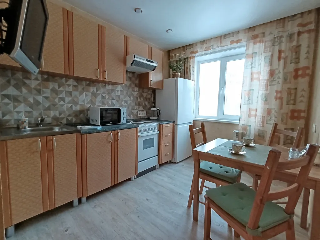 Просторная двухкомнатная квартира с видом на Кузнецкую крепость