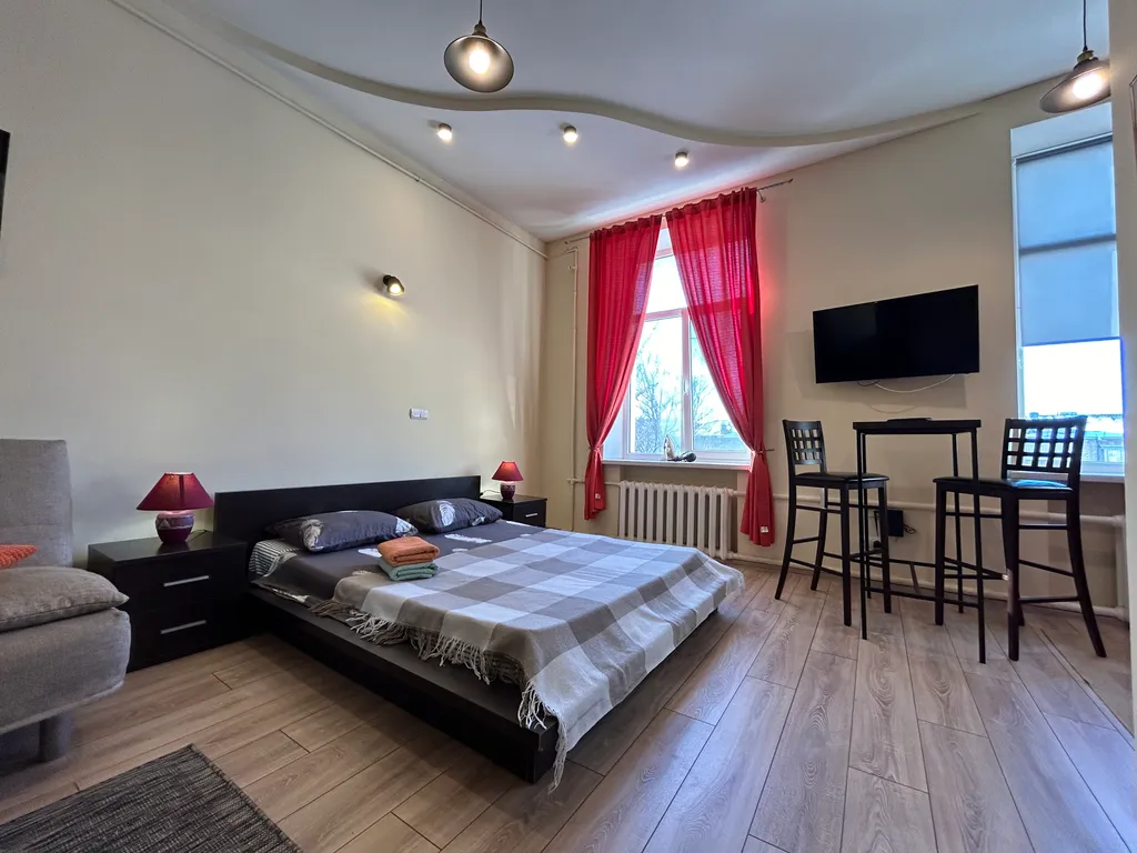 Студия возле кинотеатра Современник