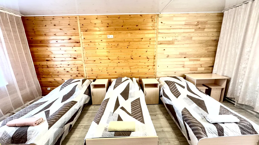 Трехместный уютный номер с видом на Байкал и возможностью доп места