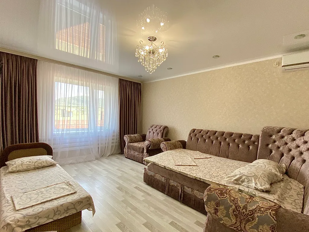 Коттедж Часть дома со своей кухней и отдельным входом под ключ — Судак