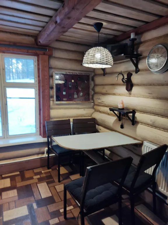 Просторный деревянный лесной дом с двумя спальнями