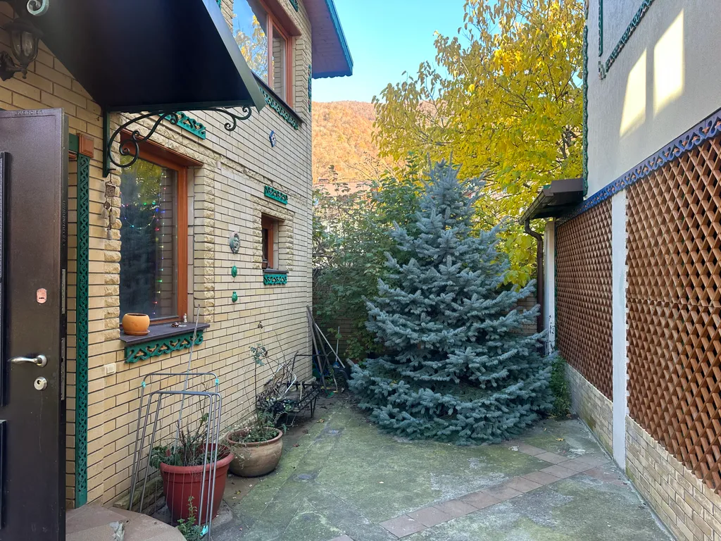 Вилла на первой линии Эсто-садка через дорогу от Горки города