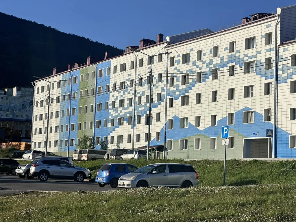 Просторная трехкомнатная квартира с видом на море и парк маяк