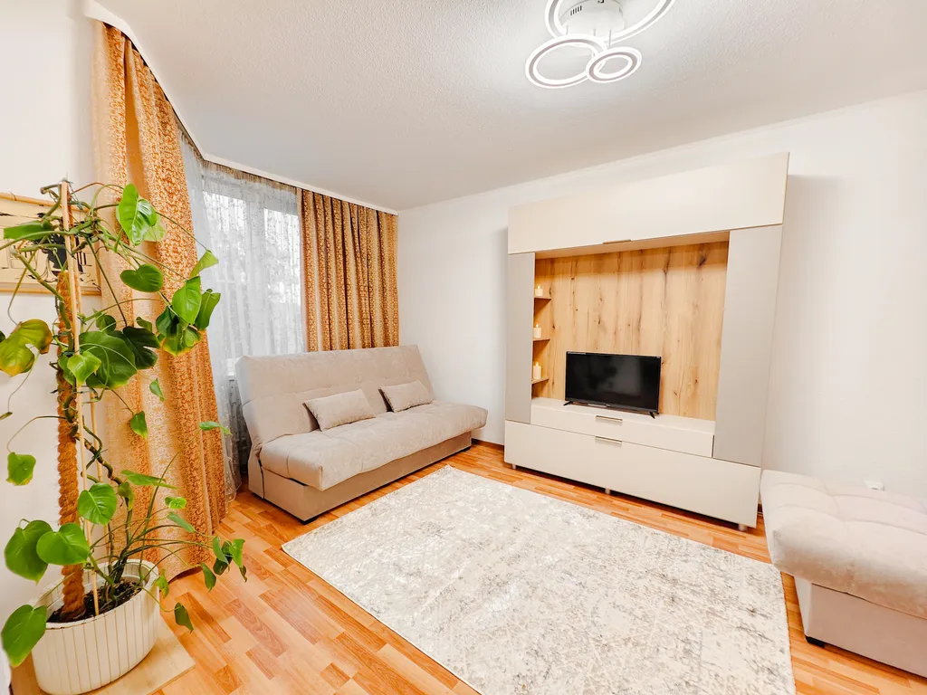 Двухкомнатная/2+1+1+1+1/ Уралмаш/ новостройка /большая кухня/лоджия