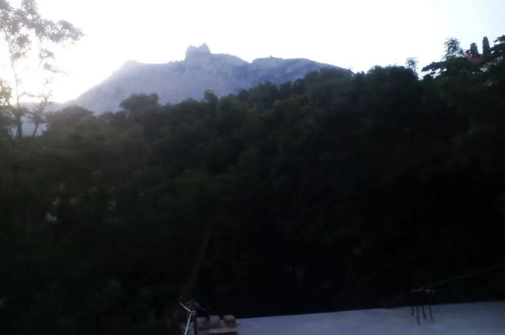 Студия комфорт на земле с двором, парковкой