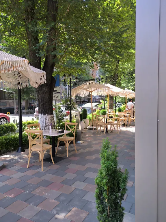 Уютная студия  с балконом в самом сердце Еревана