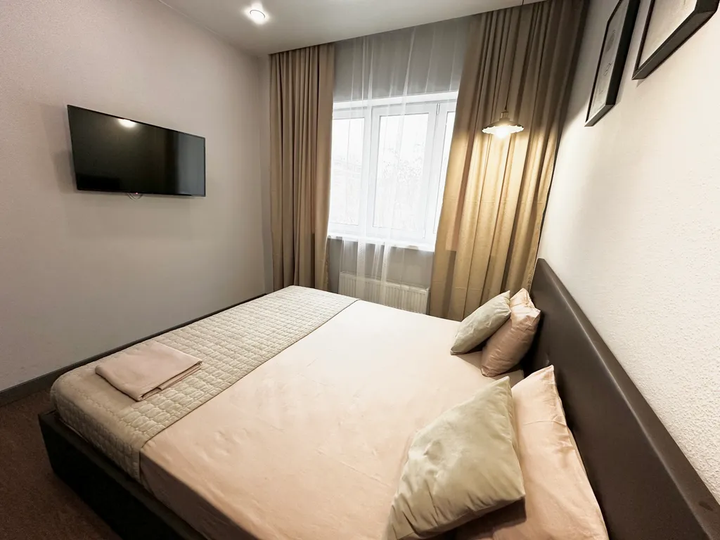 Двухкомнатная квартира в центре города, Российская, Набережная, Арбат