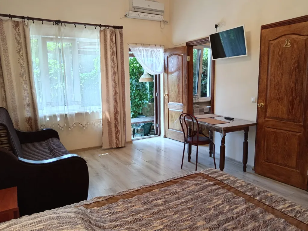 Уютный апартамент в Симеизе с большим собственным двором под ключ