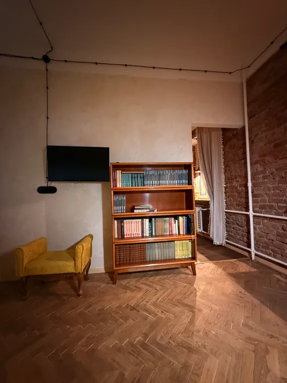 Новенькая ретро-лофт двушка в самом центре