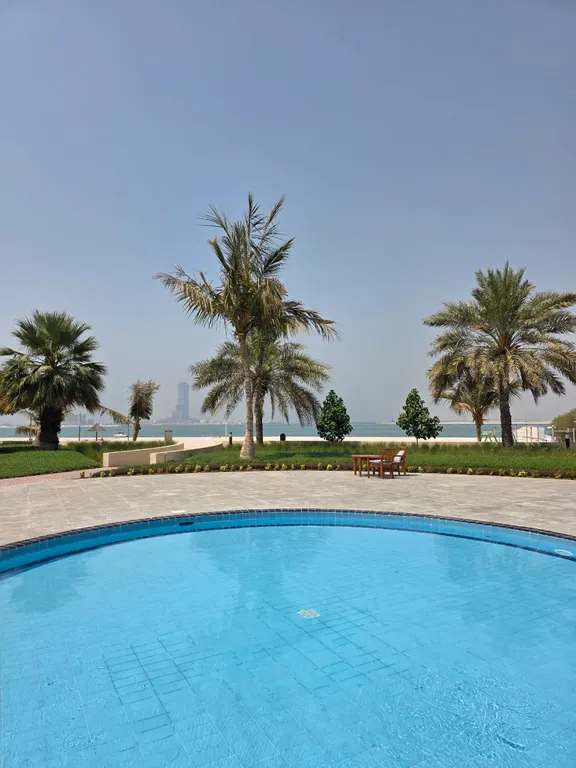 Апартаменты с частным пляжем и видом на море на острове Марджан