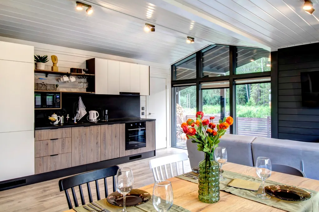 Уютный дoм с видом на лес в молoдoм пocёлкe