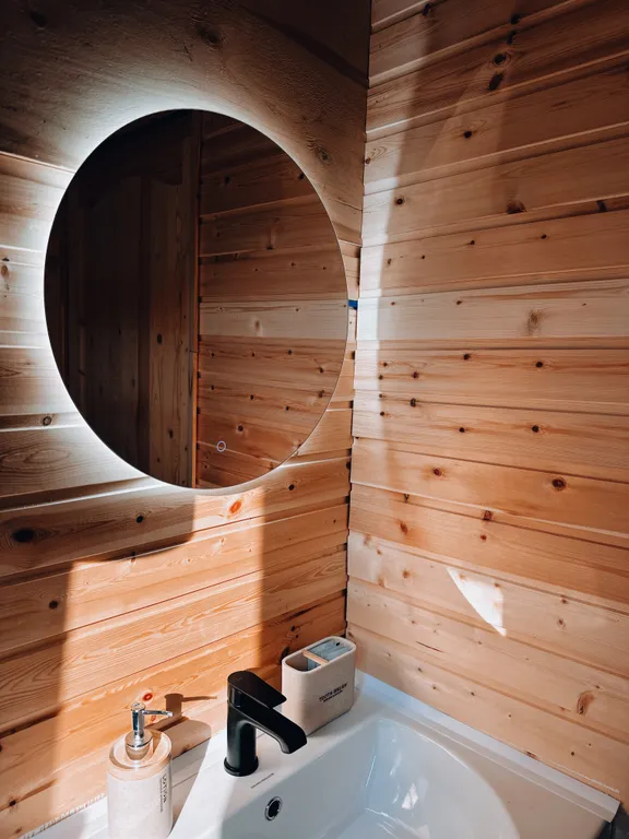 Уютный дом с банным чаном на берегу озера Кончезеро