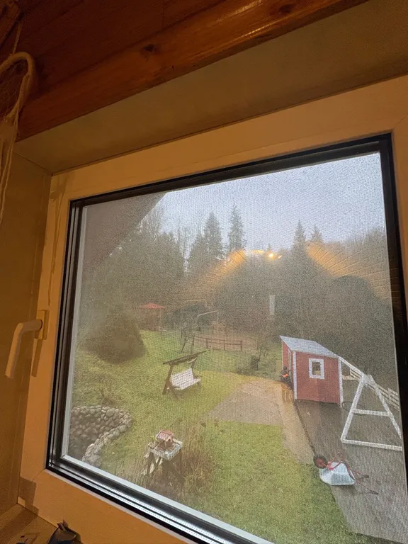 Уютный жилой зимний дом в сказочно живописном месте