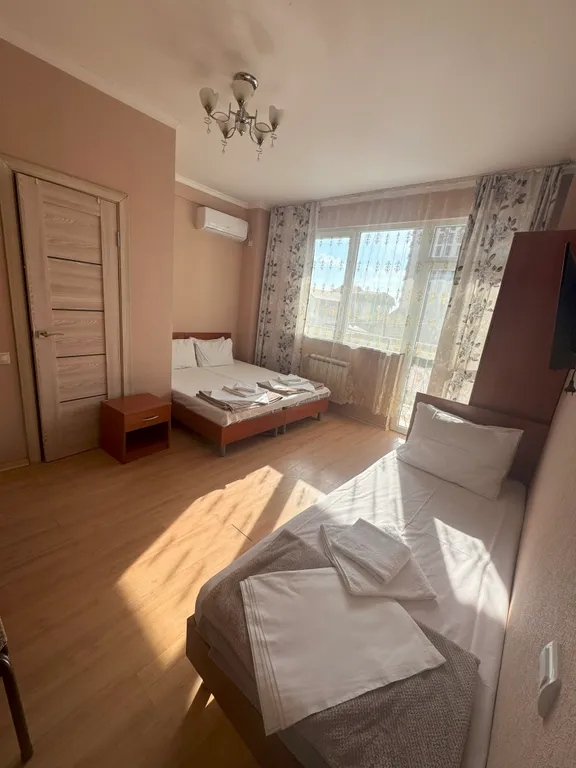 Трёхместный номер с балконом