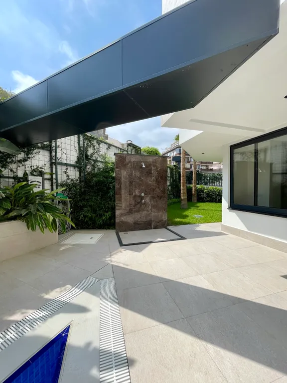 Luxury Flat 300m to the Beach