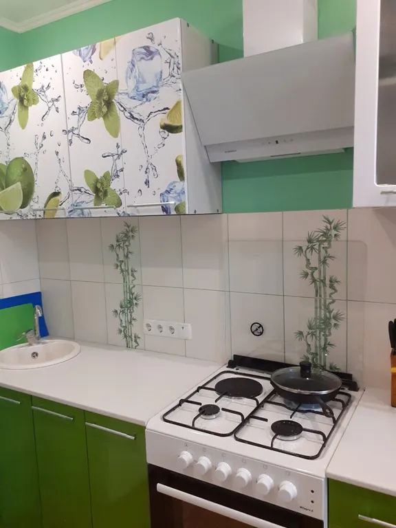 Дом 2 уровня со своим двором