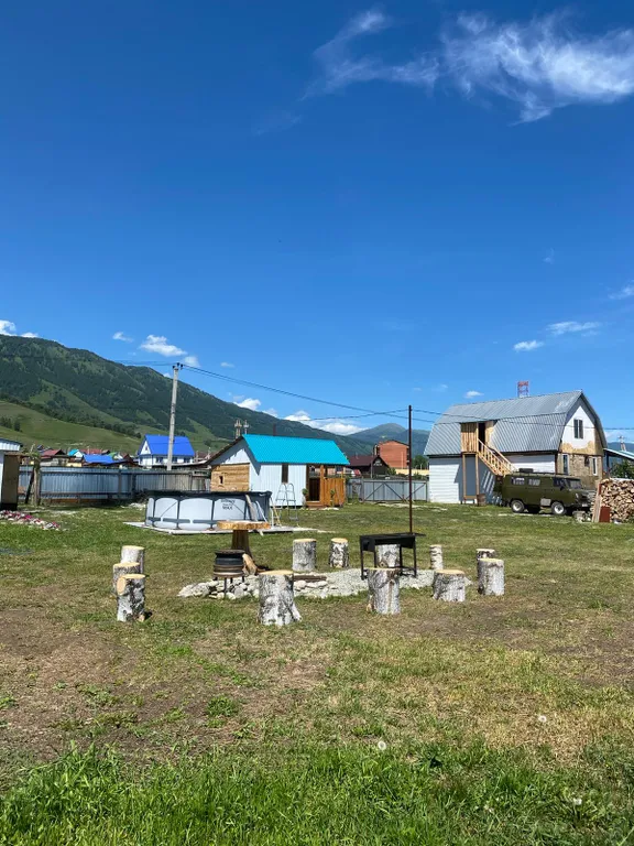 Гостевои дом. Удачный дворик. С видом на горы