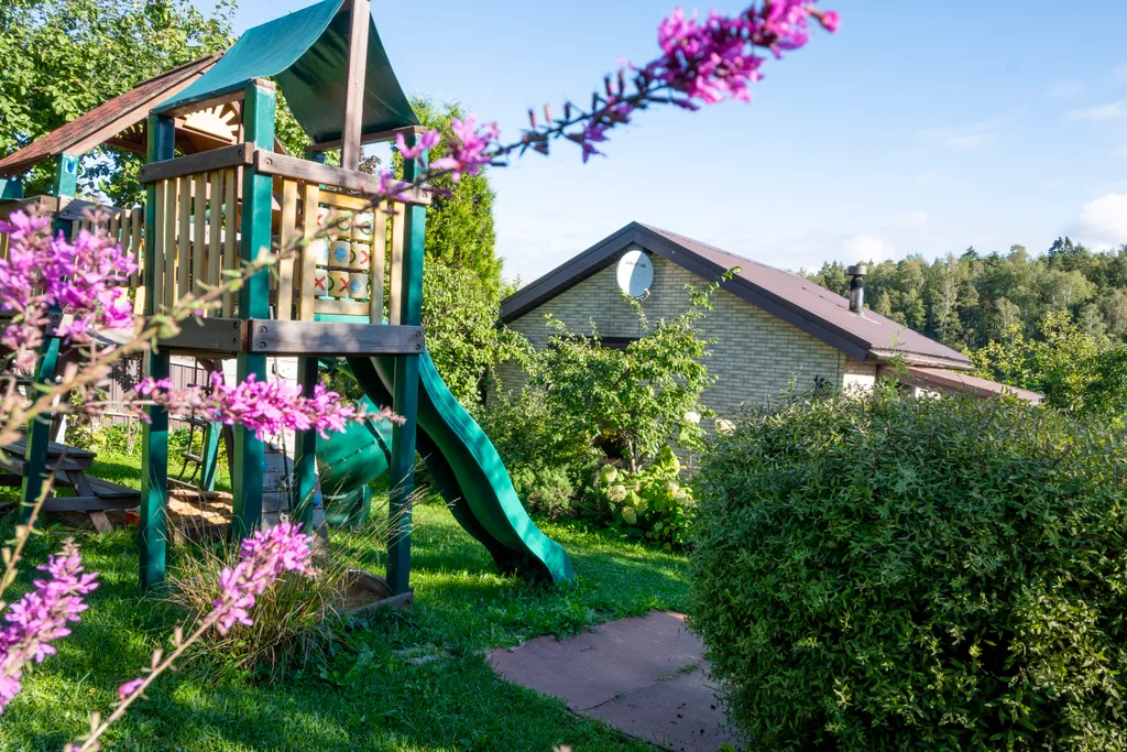 Коттедж на первой береговой линии с шикарным панорамным видом на озеро