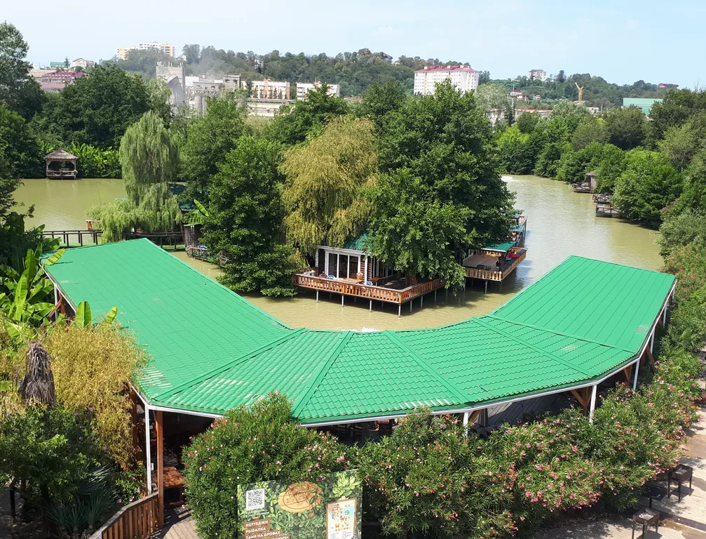 Коттеджи на озере