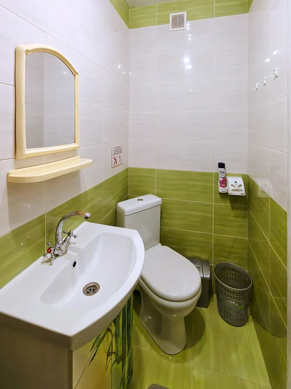 Дом с видом на монастырь