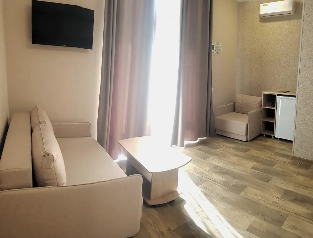 Номер семейный с боковой панорамой в первой линии азовского побережья