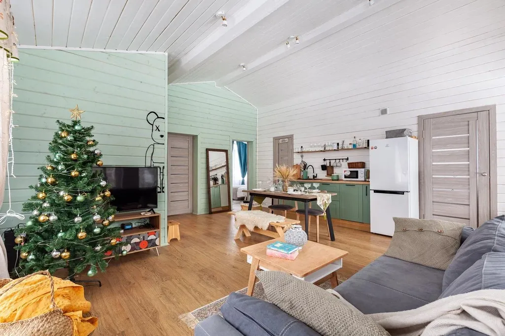 Современный дом с баней в лесу