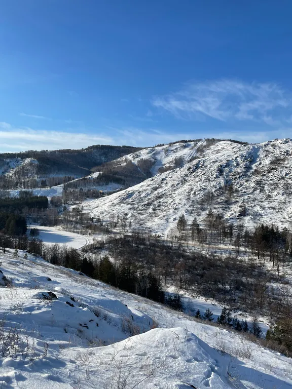 Теремок в горах бревенчатый дом и баня