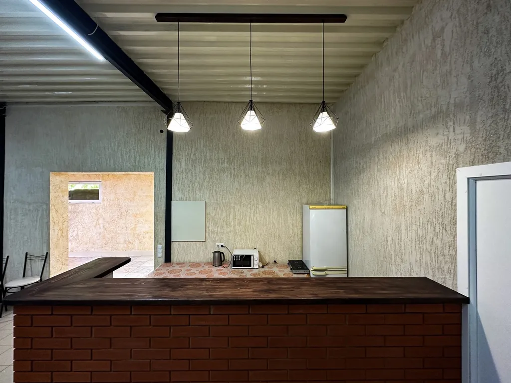 Уютное место отдыха для большой веселой компании с танцполом и баром