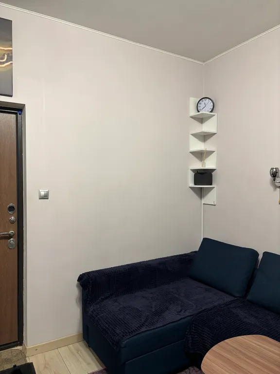 Уютная, чистая квартира в удобном районе, имеется водонагреватель.