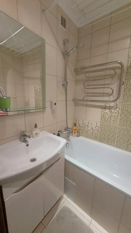 Щорса, светлая, уютная, трехкомнатная квартира