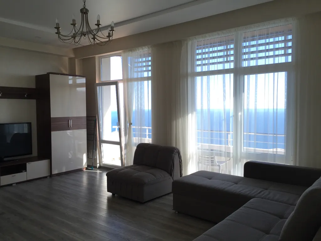 Студия с видом на море и горы