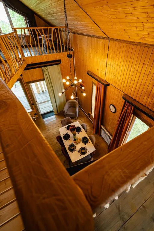 Дом с деревом