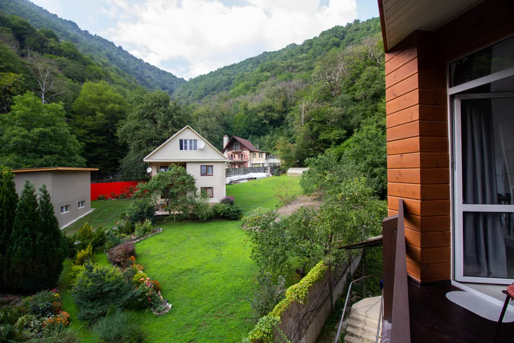 Дизайнерские апартаменты с видом на горы