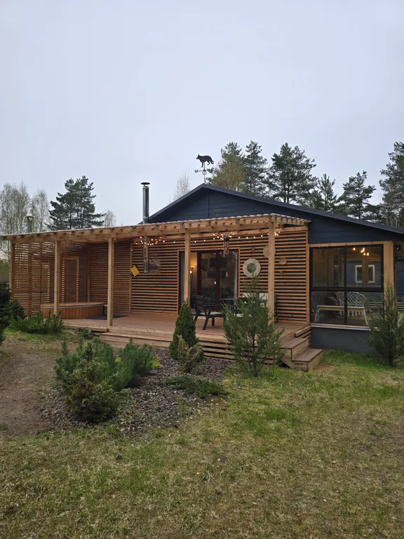 Домик в сосновом лесу