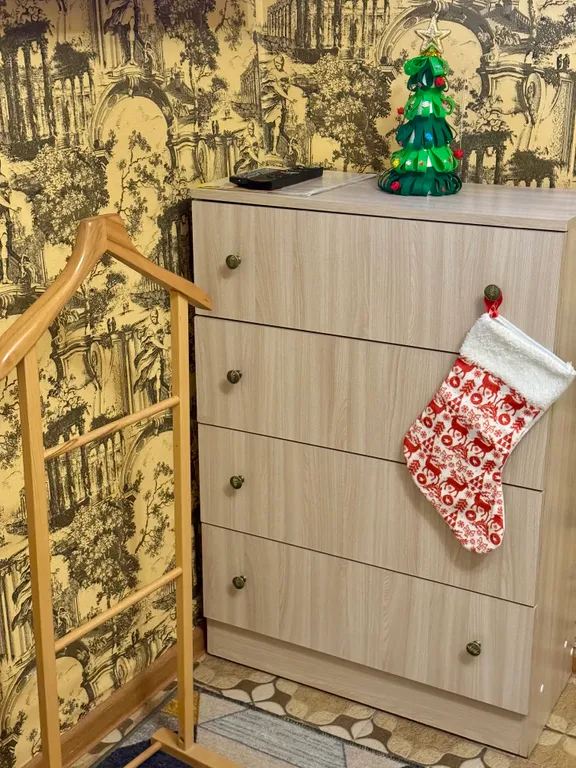 Уютная комната с отдельным входом в центре города, бюджетный вариант