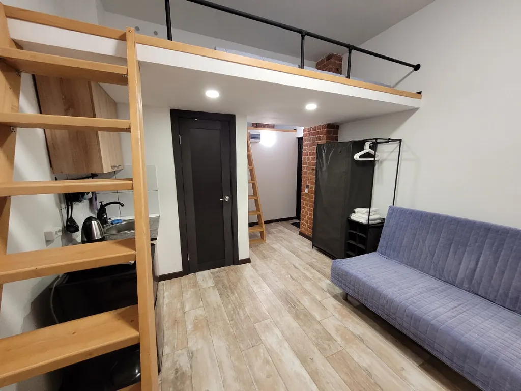 Лофт-2 Синяя. Клёвая двухуровневая студия в центре