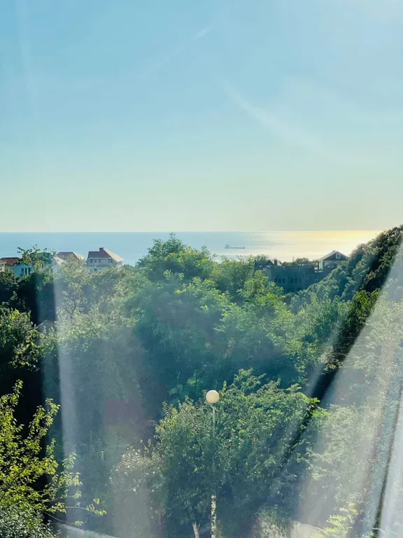 2-комнатная квартира с панорамными окнами и с видом на море