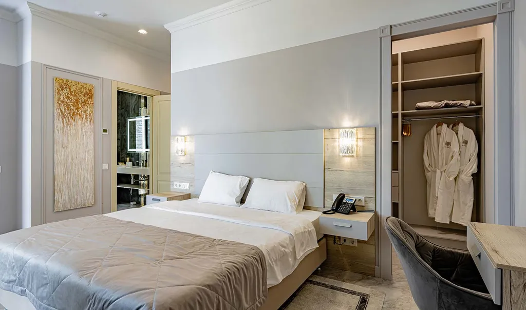 Полулюкс с выходом к бассейну и террасой